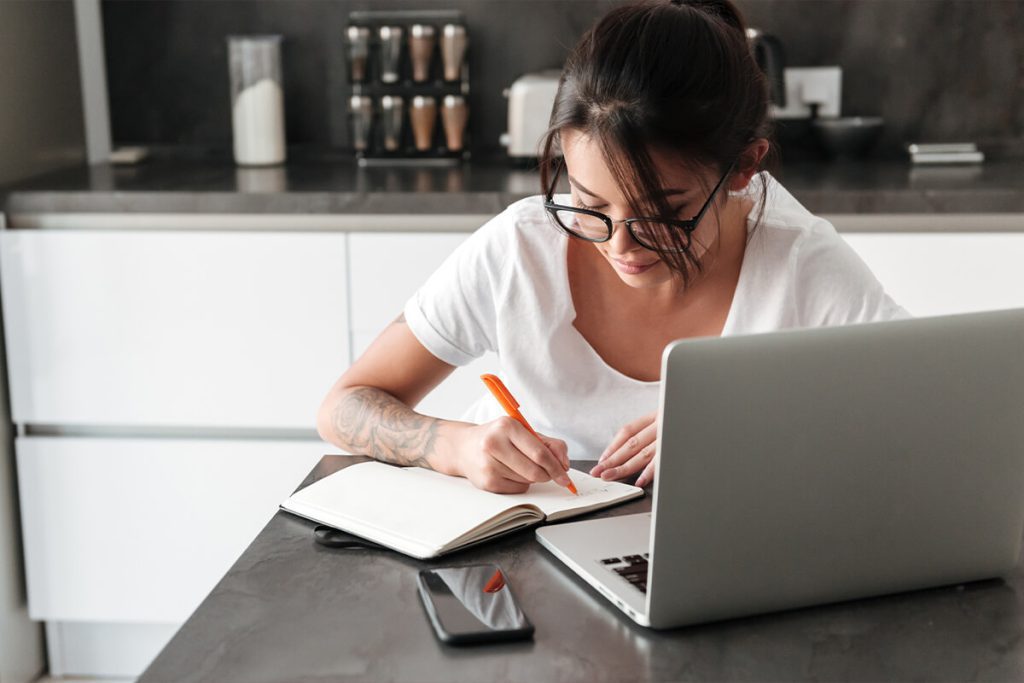 چگونه بدون کلاس و معلم زبان انگلیسی را یاد بگیریم؟